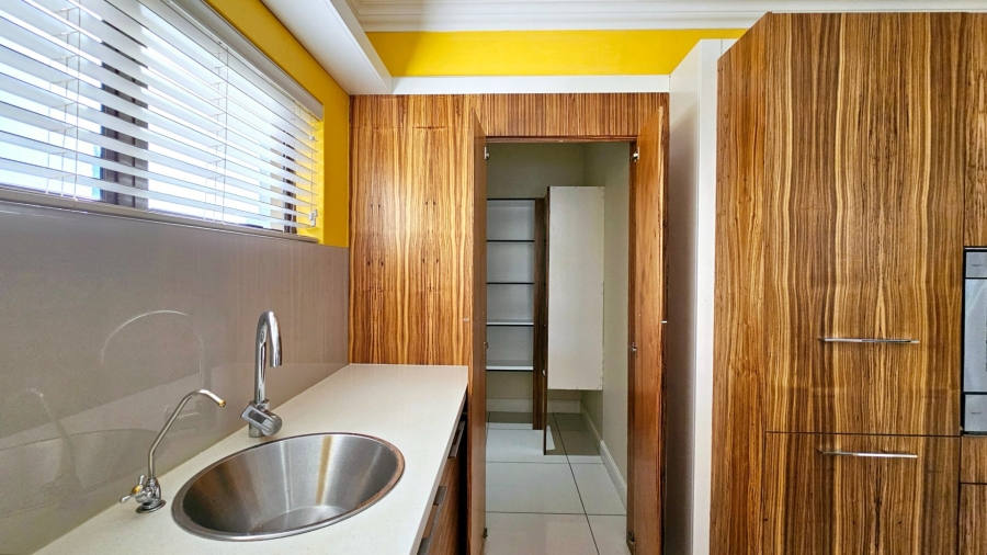 5 Bedroom Property for Sale in Kiepersol Free State